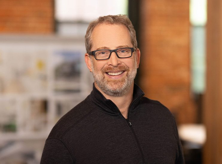 Peter Makrauer headshot