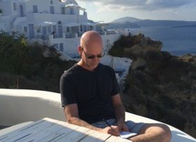 Treff in front of mountain view