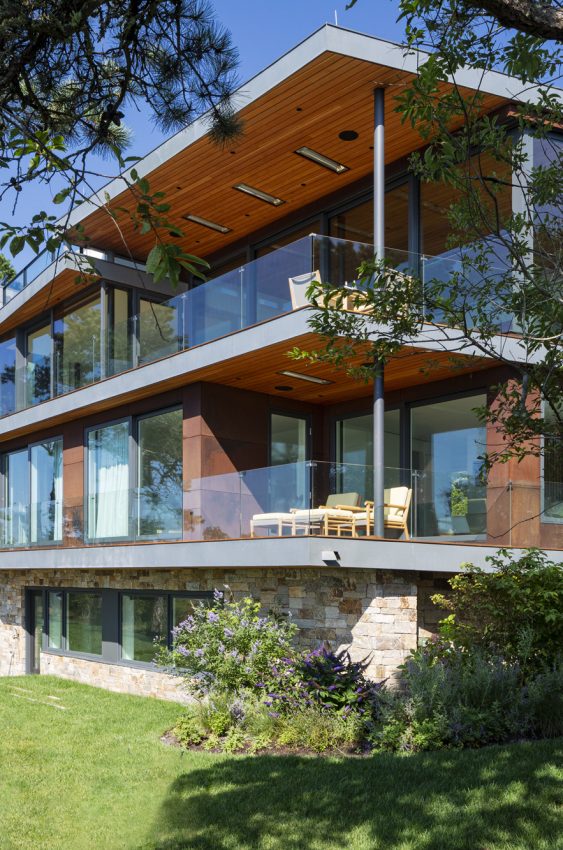 Miter Point Exterior right