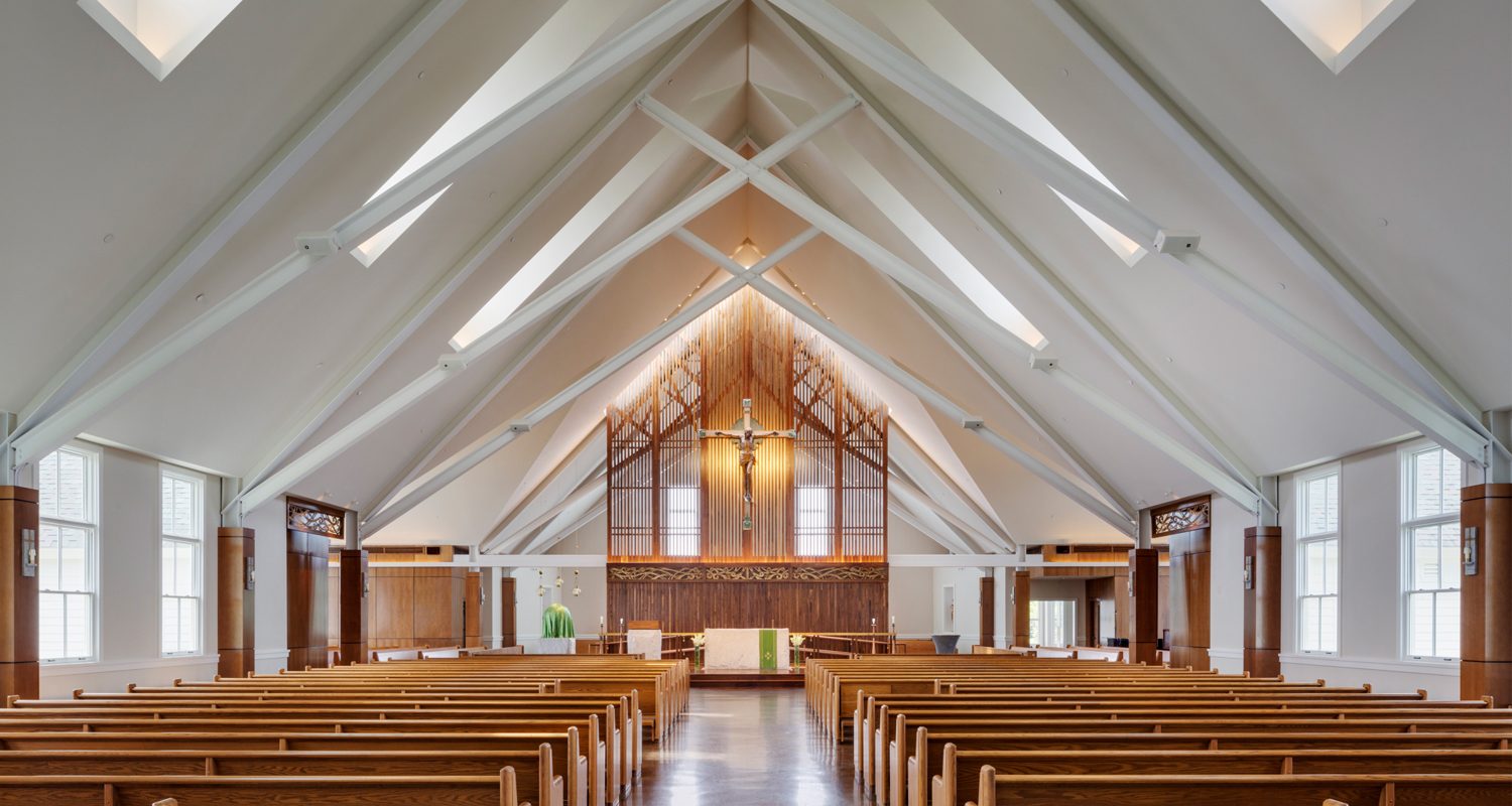 StBAltarfromEntrance_On_Hero